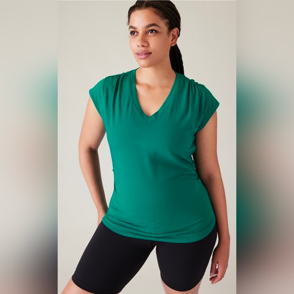Athleta Outbound V-Neck Tee T-shirt Top Emerald Green